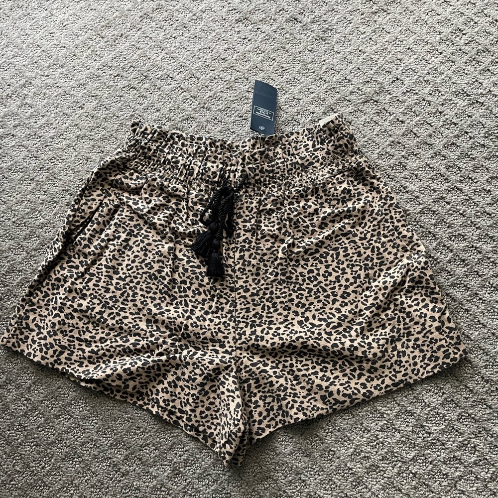 Abercrombie High rise leopard shorts NWT